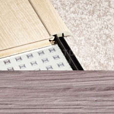 704 Сосна причальная